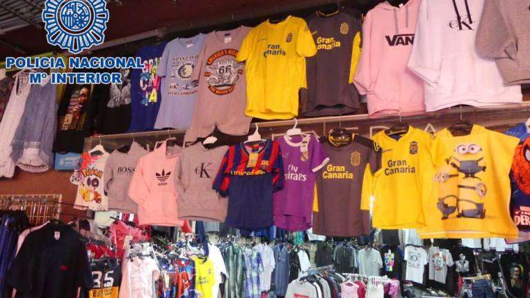 Material incautado. Un total de 8.500 productos falsificados, cuyo valor de mercado alcanzaría los 3,36 millones de euros Foto TA)