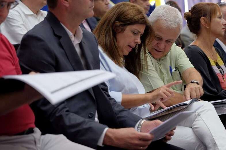 La alcaldesa Carmen Hernández y el consejero Carmelo Ramírez, en una imagen de archivo (Foto TA)