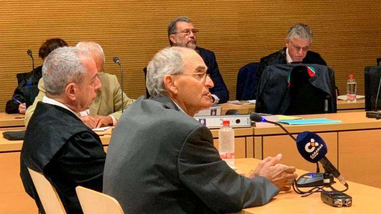 Silverio Matos y su abogado José María Guerra, durante una de las sesiones del juicio (Foto Canarias7)