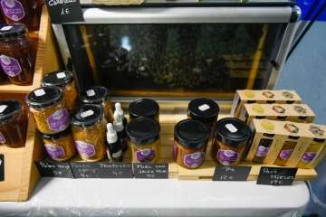 El Cabildo reconoce la labor de los apicultores de Telde en la entrega de premios del Concurso de Mieles (Foto TA)