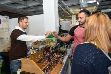 El Cabildo reconoce la labor de los apicultores de Telde en la entrega de premios del Concurso de Mieles (Foto TA)