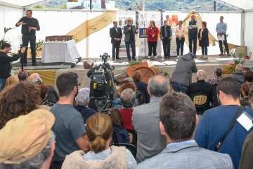 El Cabildo reconoce la labor de los apicultores de Telde en la entrega de premios del Concurso de Mieles (Foto TA)
