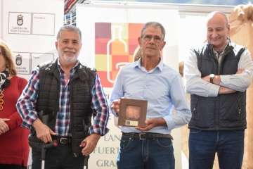 El Cabildo reconoce la labor de los apicultores de Telde en la entrega de premios del Concurso de Mieles (Foto TA)