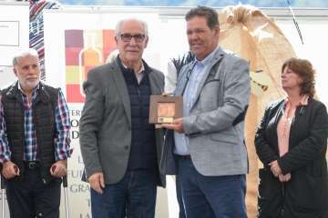 El Cabildo reconoce la labor de los apicultores de Telde en la entrega de premios del Concurso de Mieles (Foto TA)