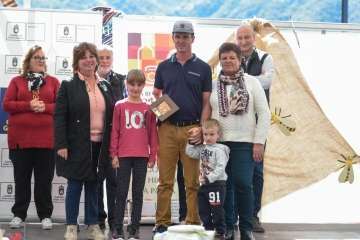 El Cabildo reconoce la labor de los apicultores de Telde en la entrega de premios del Concurso de Mieles (Foto TA)