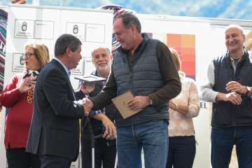 El Cabildo reconoce la labor de los apicultores de Telde en la entrega de premios del Concurso de Mieles (Foto TA)