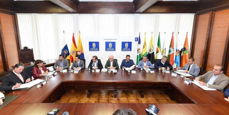 Mometno de la firma del convenio (Foto TA)