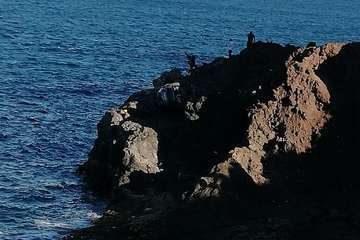 Un conductor se precipita con su vehículo a los riscos próximos al faro de Arinaga (Foto TA)