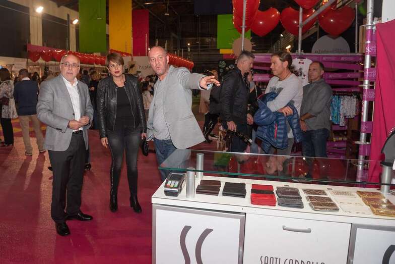  El presidente del Cabildo y la consejera de Industria y Comercio conocieron las propuestas creativas en el Edificio Miller (Foto TA)