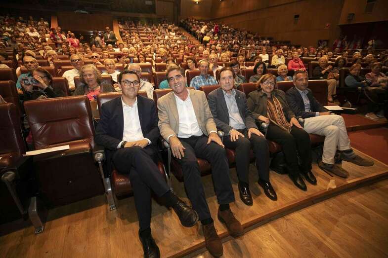 El vicepresidente del Gobierno de Canarias, Pablo Rodríguez, y el viceconsejero de Políticas Sociales y Vivienda, Francisco Candil,, en el acto (Foto TA)