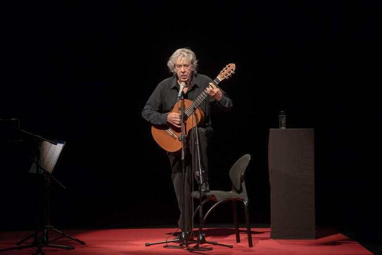 Momento de la actuación de Paco Ibañez (Foto TA)