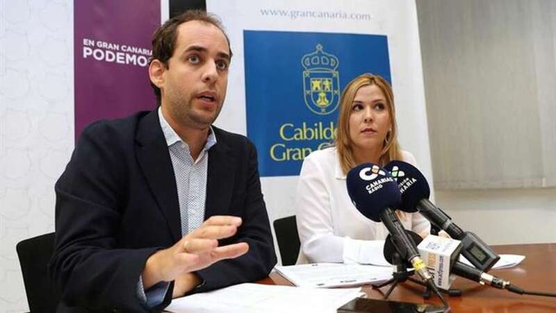 Miguel Montero e Ylenia Pulido, consejeros de Podemos en el Cabildo de Gran Canaria (Foto Efe / Elvira Urquijo)