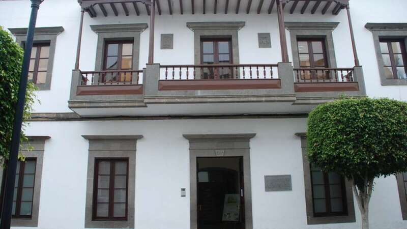 Imagen de archivo de la fachada del Ayuntamiento de Moya (Foto TA)