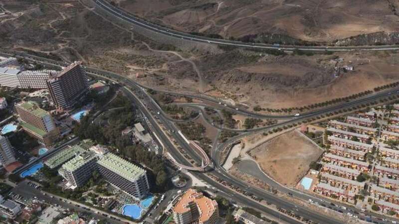 Vista de los terrenos sin edificar, entre las carreteras GC-1 y GC-500, en los que está previsto el parque acuático (Foto Canarias7 / Borja Suárez)
