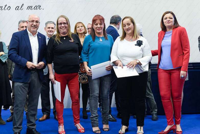 El presidente Antonio Morales arropó a los cientos de trabajadores que cada año se congregan en el tradicional brindis navideño