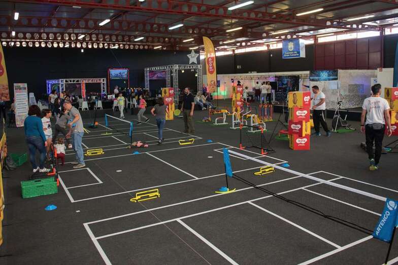 Hay teatro, talleres, hinchables, títeres, videojuegos, realidad virtual y un castillo medieval con más de 320.000 piezas (Foto TA)