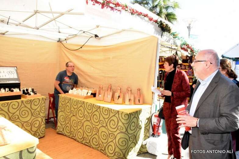 El presidente grancanario Antonio Morales y la consejera Minerva Alonso recorrieron este miércoles la feria (Foto Antonio Alí)