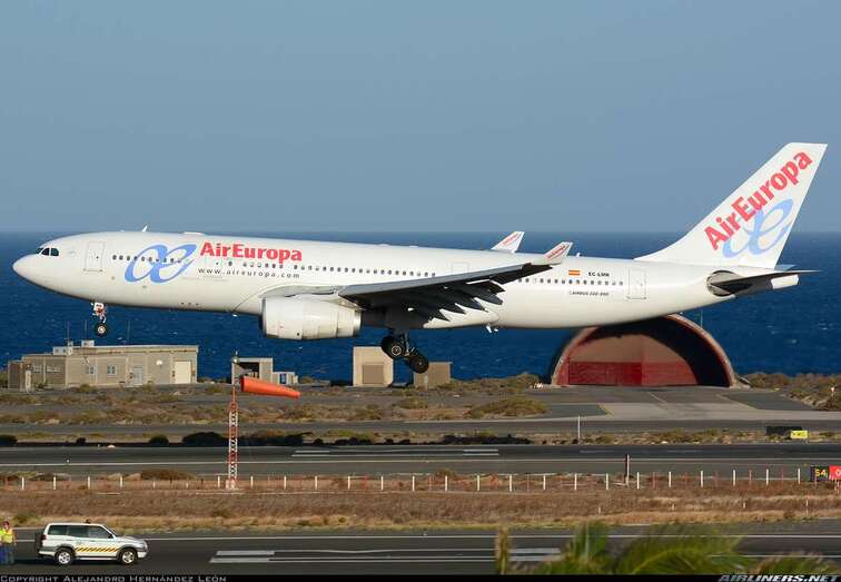 Imagen de archivo de un avión de Air Europa en el aeropuerto grancanario (Foto TA)