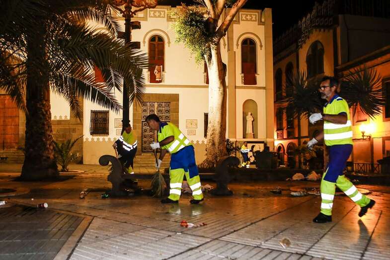 Dispositivo de limpieza en la capital grancanaria (Foto TA)
