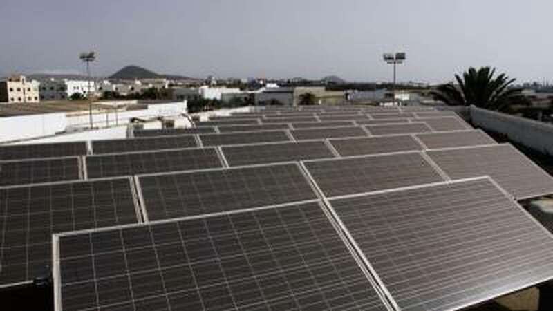 Imagen de archivo de una instalación de paneles solares (Foto Canarias7)