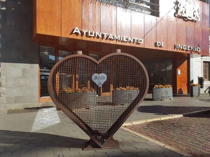 Imagen del primero de los cinco corazones solidarios que instalará Ingenio (Foto TA)
