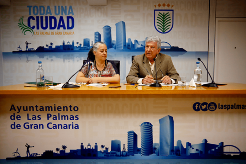 Los concejales Pilar Álvarez y Pedro Quevedo, durante la presentación (Foto TA)