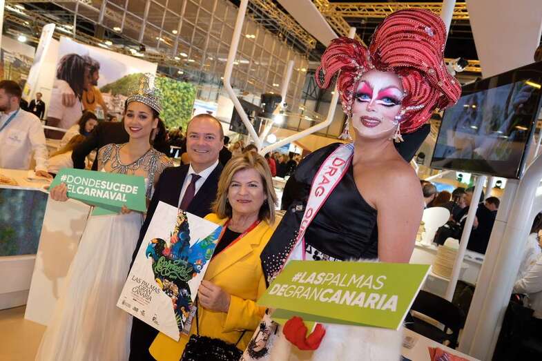 El alcalde y la concejal de Festejos, hoy en la Feria Internacional de Turismo (Foto TA)