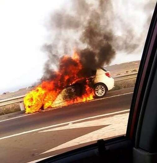 Incendio del vehículo (Foto TA)