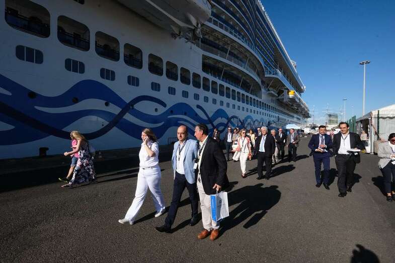 Cruceristas del buque AIDAnova (Foto TA)