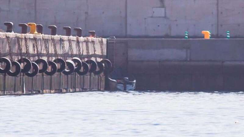 Patera en el muelle de Arinaga (Foto Borja Suárez/C7)