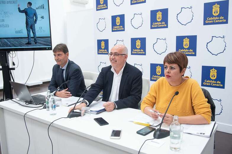 El presidente del Cabildo, Antonio Morales, y la teldense Minerva Alonso, consejera de Vivienda, en la presentación del I Plan Estratégico de Gran Canaria (Foto TA)