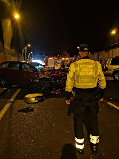 Un hombre muere en la Circunvalación al salir de su coche para señalizar una avería (Foto TA)