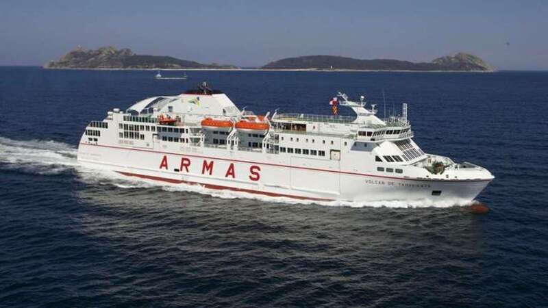 El â€˜Volcán de Tamasiteâ€™ chocó este sábado con la rampa situada en el dique de La Esfinge, sin registrarse heridos ni daños de consideración (Foto TA)