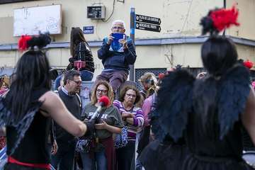 Unas 200.000 personas disfrutaron de la Gran Cabalgata del Carnaval de Una noche en Río (Foto TA)