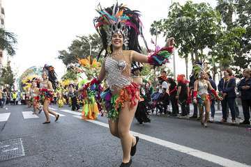 Unas 200.000 personas disfrutaron de la Gran Cabalgata del Carnaval de Una noche en Río (Foto TA)