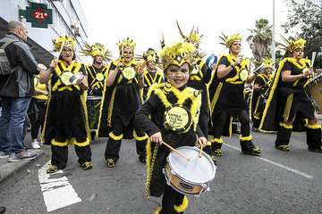 Unas 200.000 personas disfrutaron de la Gran Cabalgata del Carnaval de Una noche en Río (Foto TA)