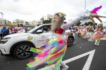 Unas 200.000 personas disfrutaron de la Gran Cabalgata del Carnaval de Una noche en Río (Foto TA)