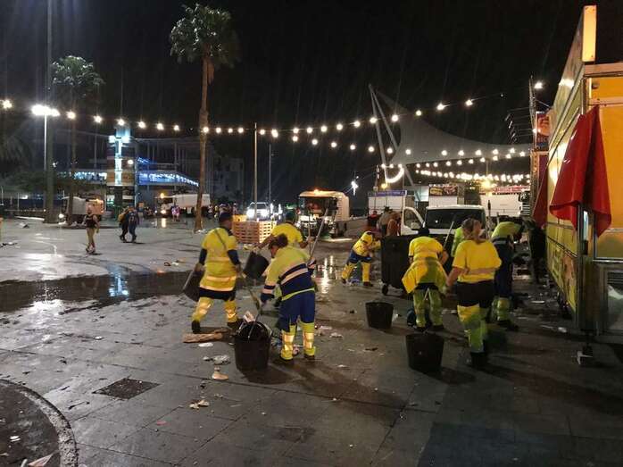 Operarios de Limpieza en la capital grancanaria (Foto TA)