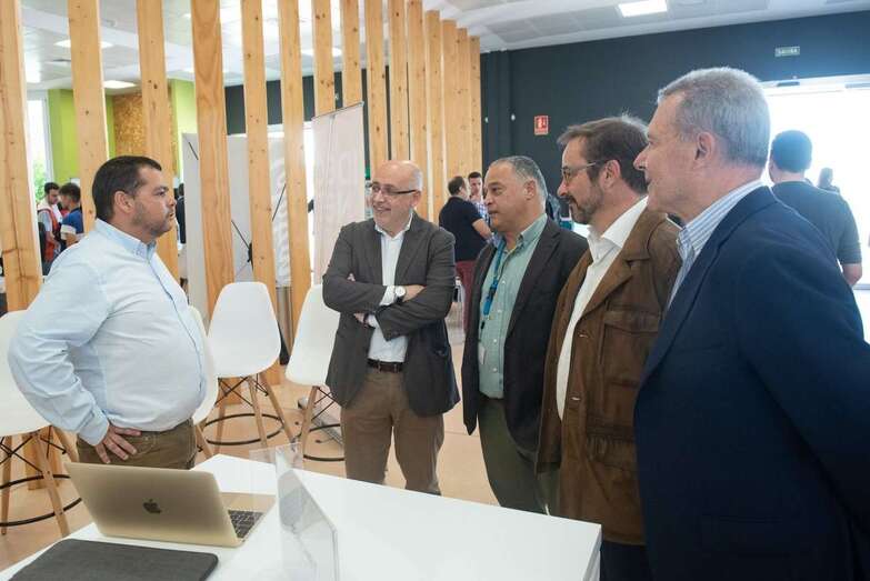 El III Encuentro entre FP y Empresas ha permitido a los jóvenes conocer a las principales empresas de tecnología que operan en Gran Canaria (Foto TA)