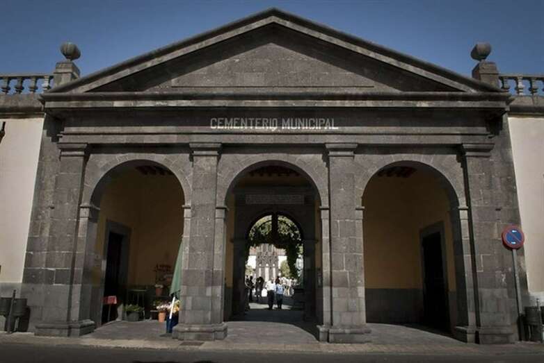 Fachada del cementerio de Vegueta (Foto TA)