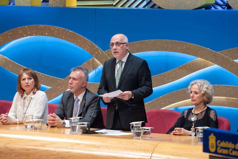 El presidente grancanario Antonio Morales, durante el acto de Honores y Distinciones (Foto TA)
