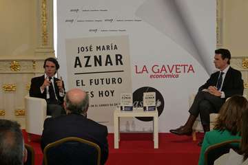 El expresidente José María Aznar presentó un libro en Gran Canaria (Foto Acfi Press)