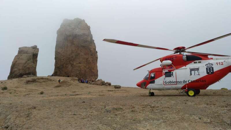 Un helicótpero del GES trasladó al herido hasta el Hospital Dr. Negrín (Foto TA)