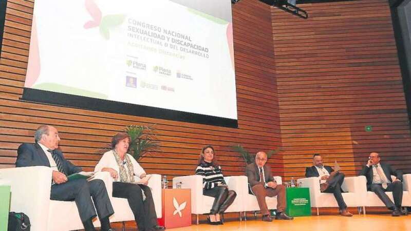 Mario Puerto, Carmen Laucirica , Cristina Valido, Antonio Morales, Jacinto Ortega y José Antonio López, en la inauguración del congreso (Foto Efe)