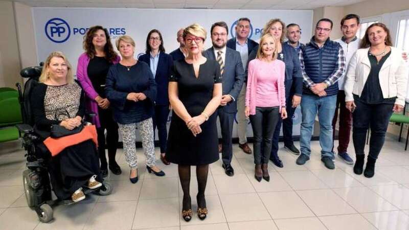 Salud Gil, en una imagen de archivo junto a dirigentes del PP canario (Foto Canarias7)