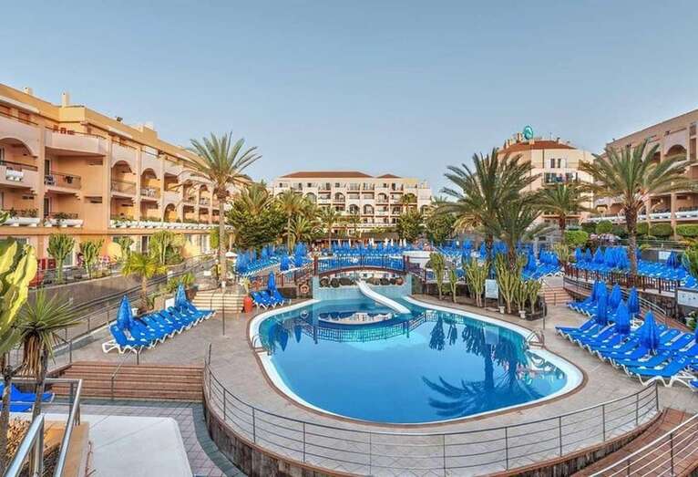 Piscina en un complejo turístico de Gran Canaria. La foto no guarda relación con el hecho (Foto TA)