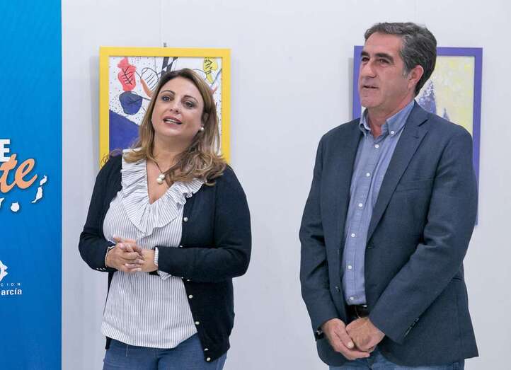 La consejera de Empleo, Políticas Sociales y Vivienda del Gobierno canario, Cristina Valido, con el viceconsejero del área, Francisco Candil (Foto TA)