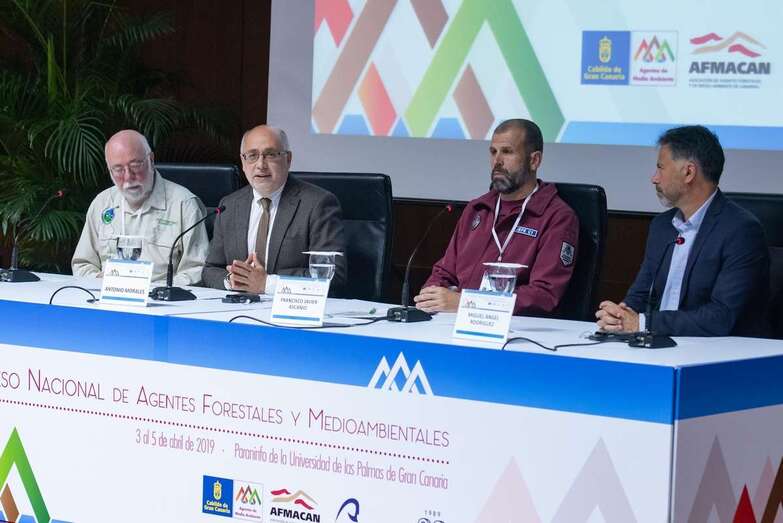 Antonio Morales, segundo por la izquierda, durante la inauguración del Congreso (Foto TA)
