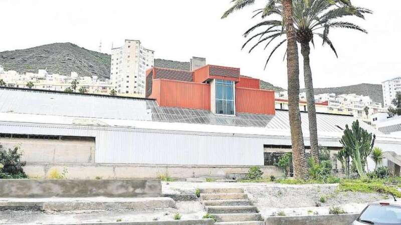 Imagen del edificio en desuso del antiguo Colegio Universitario de Las Palmas (CULP) que se encuentra en la parte trasera del Insular (Foto Canarias7)