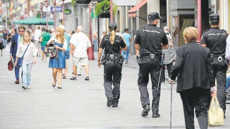 Imagen de archivo de efectivos policiales patrullando la zona de Triana (Foto Canarias7 / Francisco Socorro)